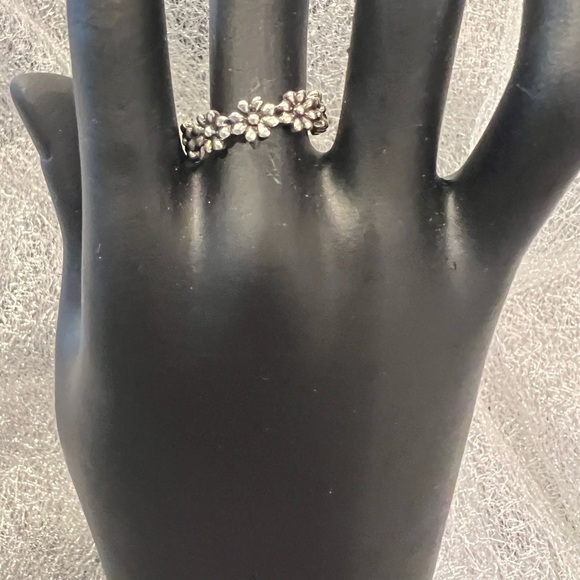 NEW: Elegant Vintage Stackable Style Finger Jewelry Decor - Picture 1 of 4